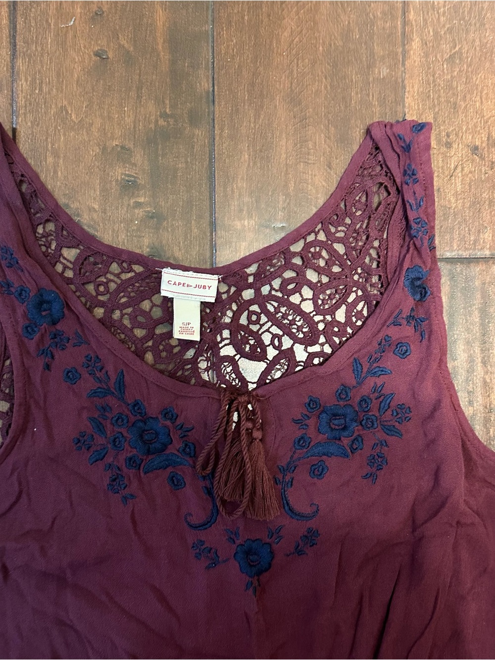 Burgundy Sleeveless Romper with Navy Embroidery Size S - Picture 4 of 4